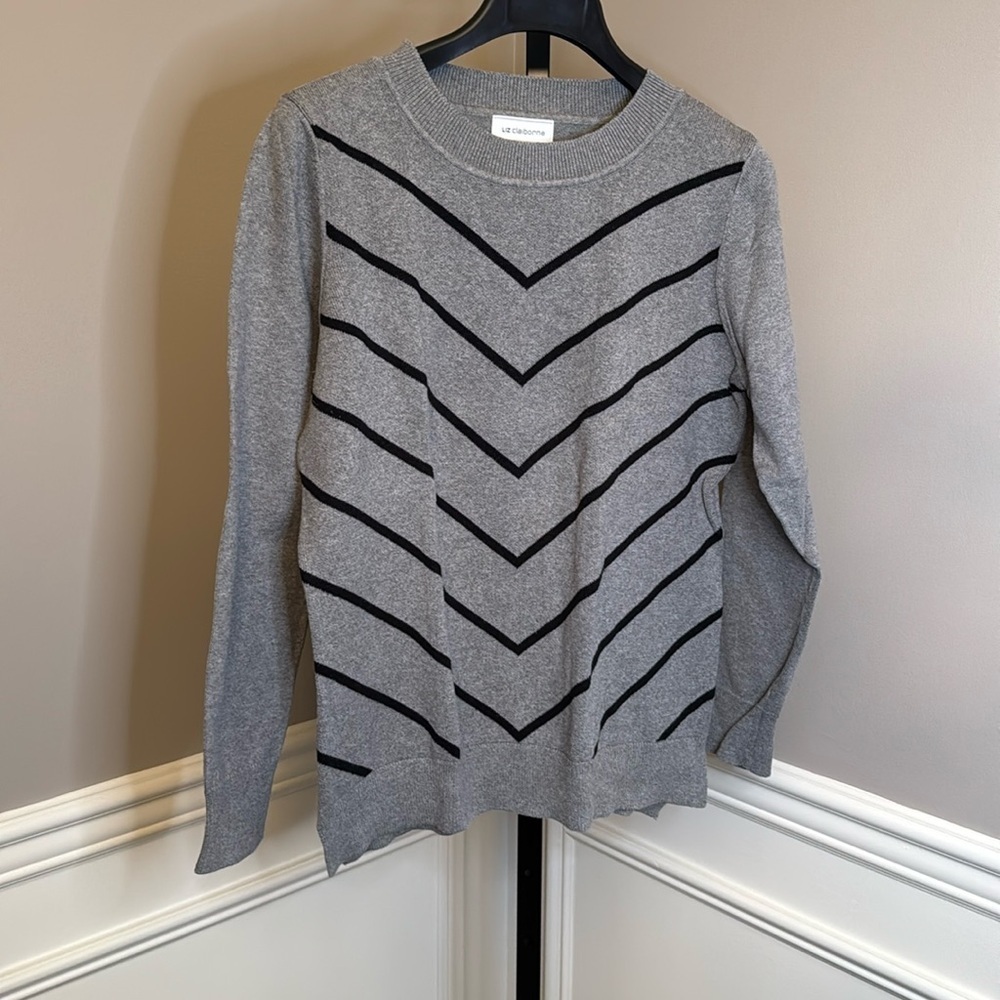 Liz Claiborne gray and black Chevron sweater size large